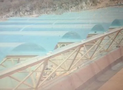 Domos tipo arco cañón en techo de nave